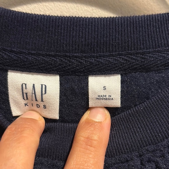 Kids gap sweatshirt size 6/7 NWT. - Picture 2 of 5